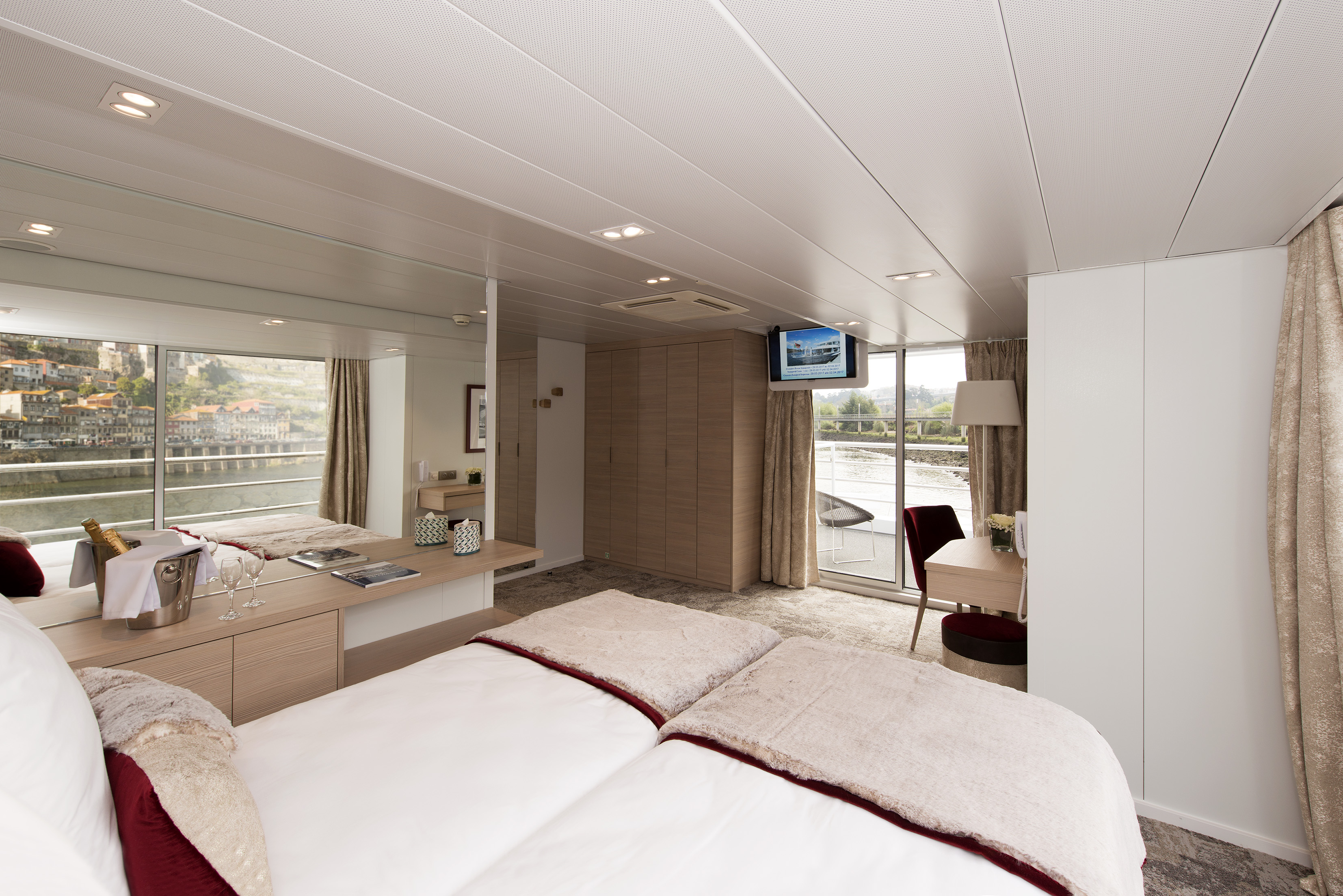 CroisiEurope MS Miguel Torga Suite 5.jpg